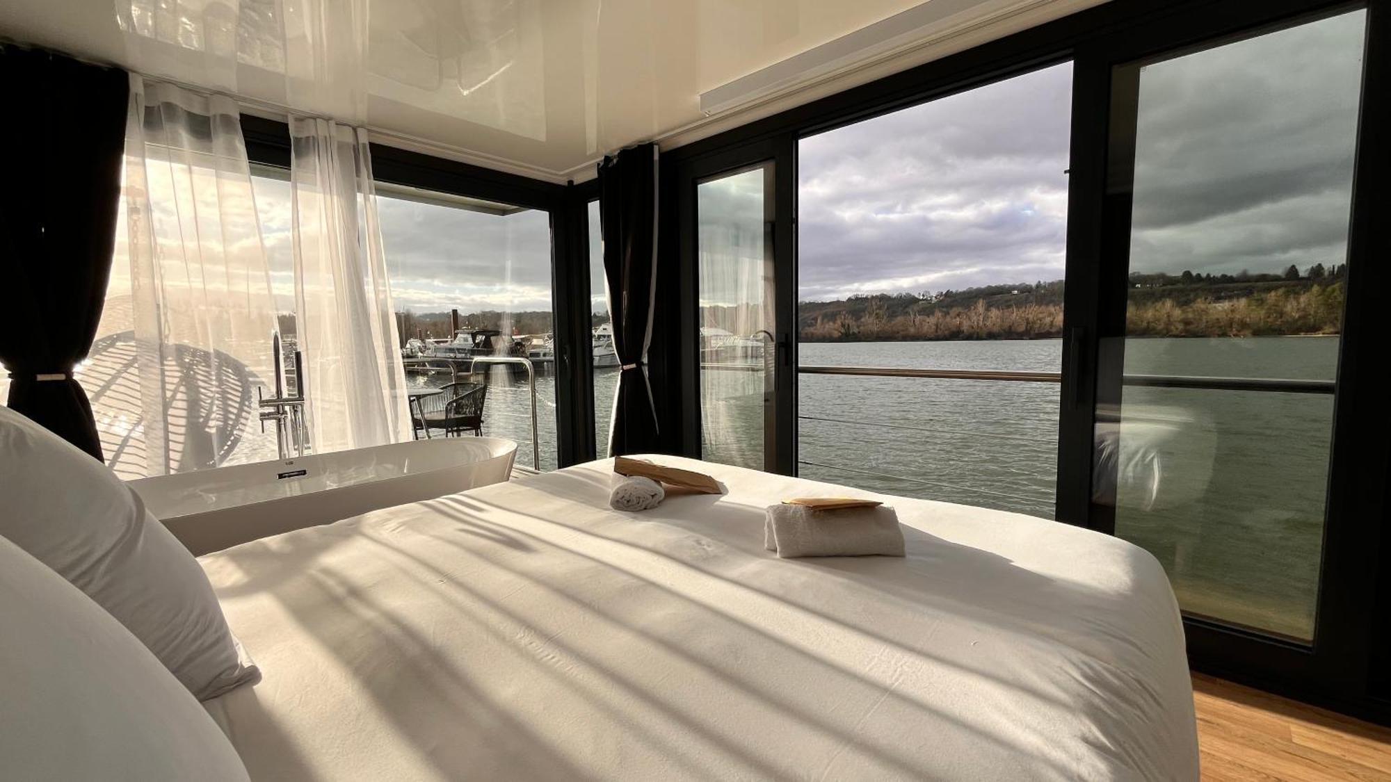 L'Escale Royale Saint-Martin-La-Garenne Port Ilon - Seine - Giverny Bagian luar foto